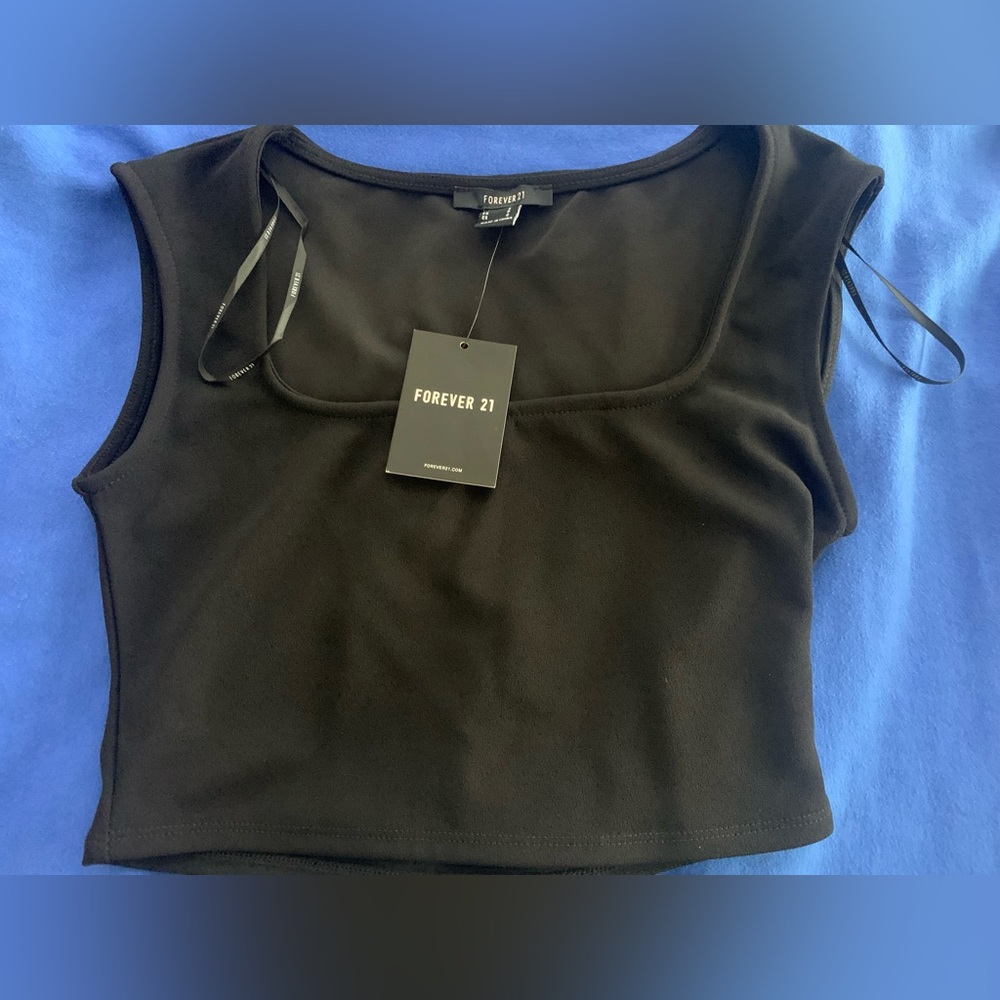 Crop Tops - Picture 3 of 4